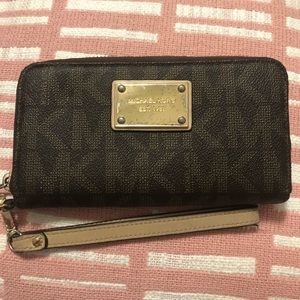 Michael Kors wristlet
